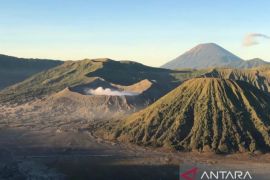 TNBTS ajak wisatawan dan masyarakat umum ikuti upacara HUT RI di Lautan Pasir