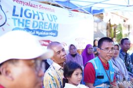 PLN Kalselteng nyalakan 78 rumah pra-sejahtera sambut HUT RI