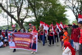 Ribuan peserta gunakan busana adat ramaikan HUT RI di Kolut