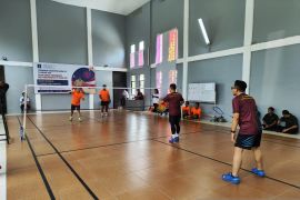 12 satker Kemenkumham Kalsel ikuti turnamen Badminton Hari Pengayoman ke-79