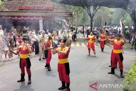 Taman Safari Bogor memeriahkan HUT RI dengan parade budaya dan satwa