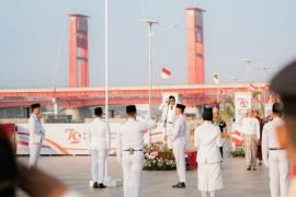 BRI Regional Palembang menggelar upacara HUT RI di pelataran Ampera