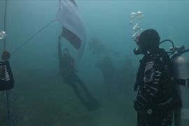 Lanal Banten gelar upacara HUT ke-79 RI di bawah Perairan Pulau Sangiang