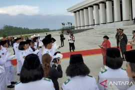 Pelajar Kaltim Livenia terpilih bawa baki Sang Saka Merah Putih di IKN