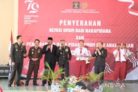 Pj Gubernur Babel hibur warga binaan dengan lagu "Rumah Kita"