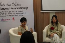 Mom Uung dan dokter Tiwi bahas panduan ibu menyusui lewat bedah buku "Sang Bayi"