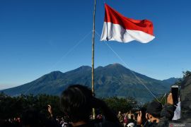 Peringatan HUT RI di Gunung Penanggungan
