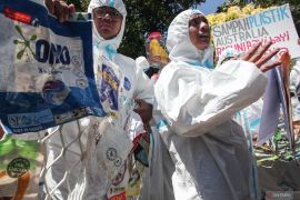 Aksi aktivis lingkungan di Konjen Australia