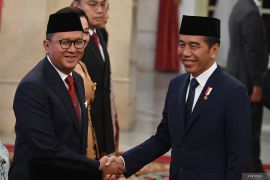 Presiden Joko Widodo lantik Rosan Roeslani sebagai Menteri Investasi/Kepala BKPM