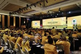 Aburizal Bakrie minta Golkar pelajari putusan MK untuk menangkan Pilkada