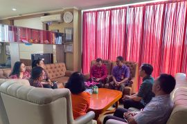 Guru pembuat foto siswi SMP Tabanan mengaku dapat izin orang tua