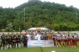 Bupati Rusma Yul Anwarbuka Tournamen Sepak Bola Painan FC Cup I