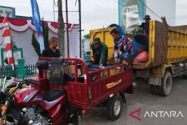 DLH Bangka Selatan angkut 5 ton sampah usai pawai baris indah