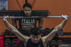 Puasa, lifter asal Banten Rizki Juniansyah kurangi porsi latihan