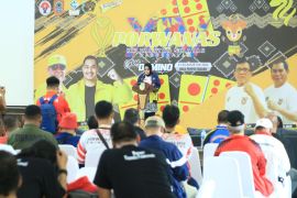 Penjabat Sekda Banjarbaru buka lomba main "Dum" Porwanas