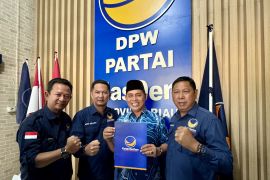 NasDem serahkan SK Dukungan, Herman resmi maju sebagai Cabup Inhil