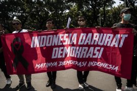 Aksi unjuk rasa kawal putusan Mahkamah Konstitusi soal UU Pilkada