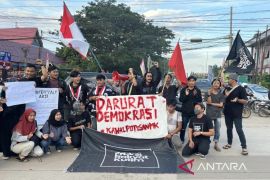 Puluhan aktivis dan mahasiswa Kutim turut tolak revisi UU Pilkada