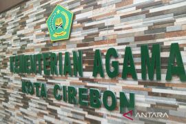 Kemenag Kota Cirebon bantu puluhan UMKM mengurus sertifikat halal bisnisnya