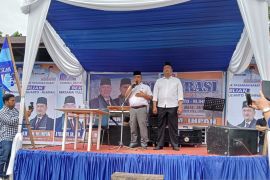 Deklarasi "Berlian" Yulianto-M Ihpan Bacalon Bupati-Wakil Bupati Pasbar dihadiri hampir 1.000 masyarakat