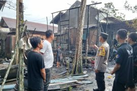 Ditinggal ke kebun, rumah Kursiah dilalap "si jago merah"