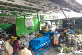 Pemkot Jambi bantu mesin pencacah sampah ke kelompok swadaya
