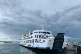 Pelabuhan Dobo Maluku tunda operasi kapal akibat cuaca buruk