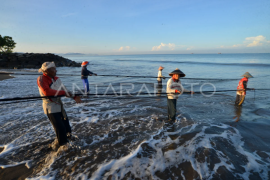 Tradisi nelayan Padang menjaga laut Page 1 Small