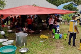 Polda Malut dirikan dapur umum bantu korban banjir Rua Ternate