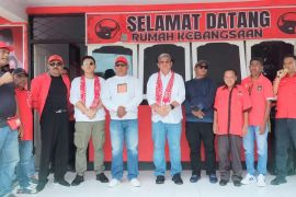 MTH- VR disambut  ribuan simpatisan menuju rumah kebangsaan PDI-P di Ohoijang Langgur