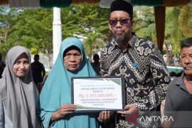 Baitul Mal salurkan Rp3,35 M bantuan usaha mikro bagi warga Aceh