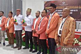 Amos-Hamzah jadi pendaftar pertama Pilkada Buru Maluku
