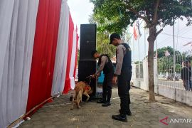 Polisi turunkan anjing pelacak sterilisasi kantor KPU Kota Jambi