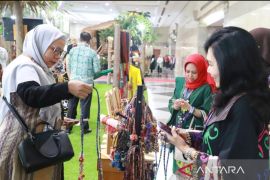 Dekranasda Kaltim pamerkan karya 30 perajin di Kriyanusa 2024