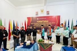 Ari-Sazali Daftar Ke KPU Labuhanbatu Selatan