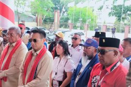 Diarak ribuan pendukung, Pasangan MTH-VR pendaftar pertama Pilkada Maluku Tenggara