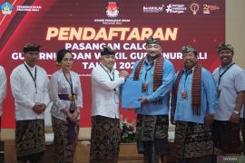 Pasangan Muliawan - PAS mendaftarkan diri ke KPU Bali