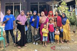 Norsita Maulida,  anggota DPRD  akrab dengan warga