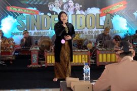 Menjaga identitas bangsa dengan sinden idola
