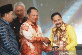 Pj Bupati Tala raih penghargaan dari Mendagri terkait fiskal rendah