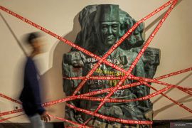 Pameran seni patung Deadline is Dead