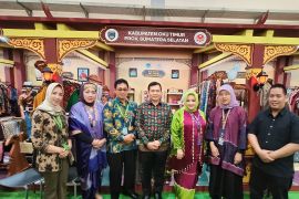 Pemkab OKU Timur promosikan  produk Kain Bidak dan Angkinan