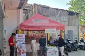 Alfamart - Kimia Farma berikan layanan kesehatan gratis kepada warga