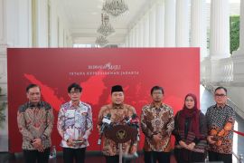 Jokowi mengajak warga hindari konflik-politik identitas di Pilkada 2024
