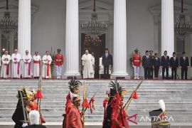 Presiden Joko Widodo dan Paus Fransiskus lakukan "veranda talk" di Istana Merdeka
