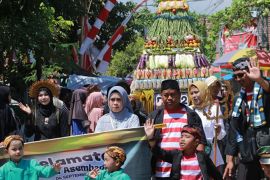 Kirab budaya meriahkan selamatan desa di Probolinggo