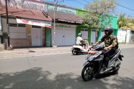 Peremajaan cat bangunan tua bersejarah di Ampenan Mataram