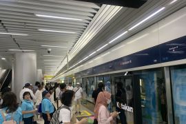 Jemaat Katolik mulai berdatangan ke kawasan GBK jelang Misa Akbar