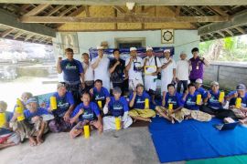 BPN Karangasem dampingi petani buat pupuk organik gunakan EM4 di Desa Talibeng