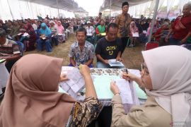 Penyerahan sertifikat PTSL di Kediri